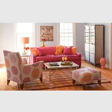 Ruang tamu di mana anda dapat menunjukkan apa yang anda sukai dengan kabinet pintu kaca atau menyimpan sisa sisanya dengan cerdas di tempat yang tak terlihat, seperti di sebuah penyimpanan laci. Pin Di Kursi Tamu Sofa