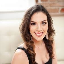 Danielle Danforth's Instagram, Twitter & Facebook