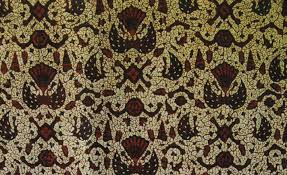 Kalau ke pesta atau acara formal, pilihan busana utama para wanita biasanya gaun pesta brokat. Tujuh Motif Batik Solo Paling Memukau Dunia