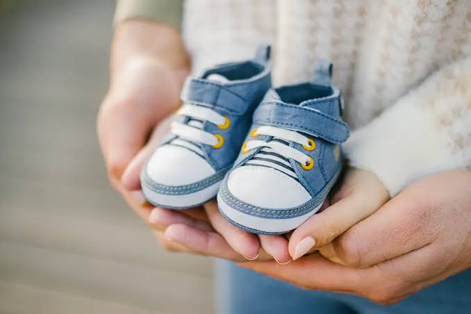 When Should Babies Start Wearing Shoes? Expert Advice