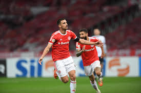 Luciano e claudinho (18 gols); Inter Tem Seis Jogadores E Tecnico Eduardo Coudet Na Selecao Do Premio Bola De Prata