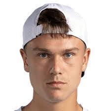 Edward Acuna's Instagram, Twitter & Facebook