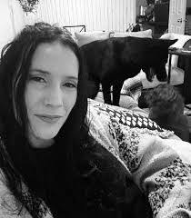 Cindy Warnick's Instagram, Twitter & Facebook