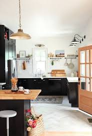 13 Reasons Why You Should Opt For Dark Painted Or Dark Wood Kitchen Cabinets Decoracion De Cocina Moderna Remodelacion De Cocinas Decoracion De Cocina