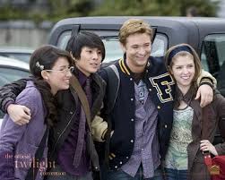Maybe you would like to learn more about one of these? Michael Welch Anna Kendrick Christian Serratos And Justin Chon Talk New Moon Gossip Dance