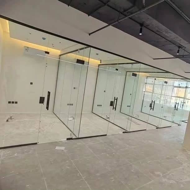 12mm Saint-Gobain Toughened Glass Office Cabin Partition product image