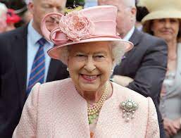 Someone Tried To Take A Selfie With The Queen Queen Elizabeth Queen Elizabeth Jewels Her Majesty The Queen