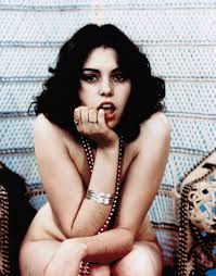 A beautiful female vampire lures men to their doom. Pin On Stars 1