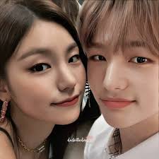 Itzy's yeji and lee daehwi just revealed they are a lot closer than anyone realized. 8 Hyunjin Yeji Ideas Kpop Couples Itzy Couples