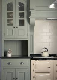 Interiorschristopher Peters Bespoke Kitchen Finished In Lichen By Farrow Ball Renovation Cuisine Cuisine Victorienne Cuisines Des Pays Modernes
