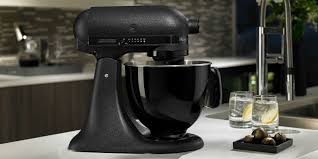 Kitchenaid Just Debuted An All Black Mixer And Omg It S Chic Best Stand Mixer Kitchen Aid Matte Black Kitchen
