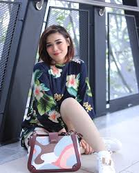 Siti aisyah binti ismail (lahir 31 julai 1996) atau lebih dikenali sebagai chacha maembong merupakan seorang pelakon wanita malaysia dan adik kepada pelakon terkenal emma maembong. Video Mirip Chacha Maembong Berparti Di Bali Tersebar