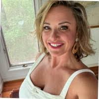 Shelly Parish's Instagram, Twitter & Facebook