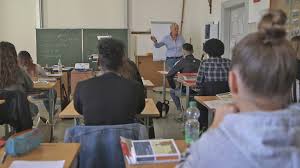 Das jeweilige grundgehalt zur einzelnen besoldungsgruppe kann aus der besoldungstabelle abgelesen werden. Klassenkampf Sind Lohnunterschiede Bei Lehrer Innen Gerecht Campus Ard Alpha Fernsehen Br De