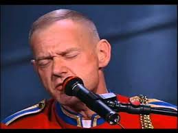 Côté vie privée, le chanteur est le père de deux enfants : William Sheller Johana Sheller