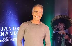 Ver las letras de alejandro fernández y escuchar duele (part. Alejandro Fernandez Toma El Lugar De Su Padre Y Ofrece Los Detalles De Su Gira Los Angeles Times