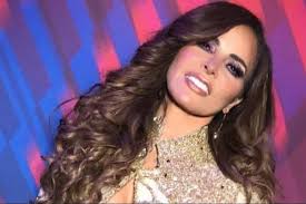 Mexican superstar who became a superstar in the 1980s due to her wild personality and hard rock. Serie De Gloria Trevi No Omitira Escandalo Con Sergio Andrade Vang