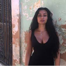 We have brought a collection of some latina women who have amazed the world with their enchanting beauty. Instagram Models Karmi Op Cuban Woman Hispanic Girls Hispanic Women Cuban Women
