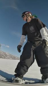 Hot laps with @zmaizz 🤸‍♀️, #differentbydesign #nideckersnowboards , 🤳🏽  @kos.verified