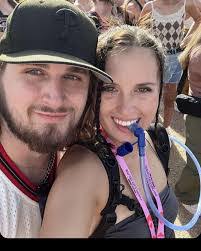 Taylor Simons's Instagram, Twitter & Facebook