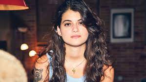 Single Drunk Female Star Sofia Black DElia on Ally Sheedy, Breakout  Success