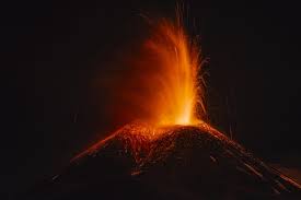 Volkanların faaliyete geçmesi sonucu oluşan depremlerdir. Etna Yanardagi Lav Ve Kul Puskurtmeye Devam Ediyor Son Dakika Haberleri