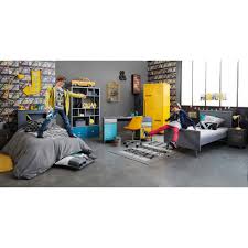 Découvrez différents styles ✔ livraison rapide ✔ un grand choix d'étagère murale! Grauer Nachttisch Aus Metall Auf Rollen Loft Maisons Du Monde