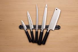 A knife set allows you to equip your kitchen or dining table with knives of the same quality (instead of having one knife that cuts well and another that a variety of knife sets like nowhere else on the web! How To Buy A Knife Set Our Expert Guide To Picking The Right Knives