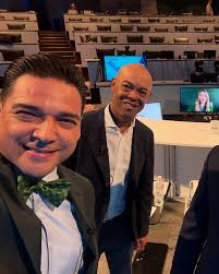 We had a great live session launching The Voyager DSLT tonight. I shared  the perspective from the cataract and refractive surgeon. Join the Voyage!  Our panel was awesome! Much respect. The DSLT