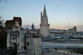 La Rochelle La Maison Du Chat Et Les Tours La Rochelle Charente Maritime Tours