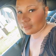 Stacy Holt's Instagram, Twitter & Facebook