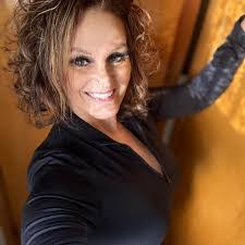 Michelle Stetson's Instagram, Twitter & Facebook