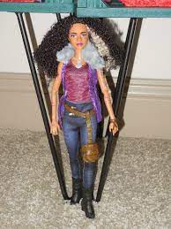 The box is good and there's a red star on top (i forgot to take a photo, and the previous were blue and black? Veni Vidi Dolli Review Mattel Zombies 2 Wynter Willa And Eliza