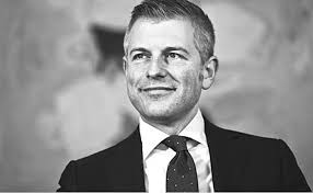 For example, one manager with well known but difficult swiss clients went crying to the ceo for a higher bonus. Luxemburg Und Frankfurt Als Tragende Saulen Von Julius Bar