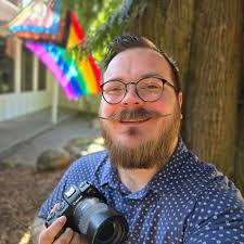 Looking for photographer for real estate photos and also some one to clean  a rug