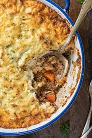 This Keto Shepherd S Pie Recipe Is Made With Ground Lamb Low Carb Root Vegetables In A Rich Brown Gr In 2020 Cottage Pie Cheesy Mashed Cauliflower Cottage Pie Recipe