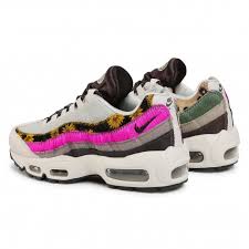Let's just say every year, nike makes sure loyal followers of its brand keep a real reason to come back to sporting this shoe. Schuhe Nike Air Max 95 Prm Cz8102 001 Light Bone White Velvet Brown Sneakers Halbschuhe Damenschuhe Eschuhe De