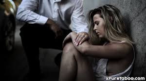 Aubrey Sinclair vive en la calle y es follada por un hombre rico »  PornoReino.com