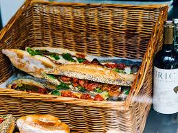 How To Plan A Cute Picnic Date Romantic Picnic Ideas For Couples