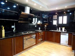 بالصور ديكور مطبخ مودرن باللون البني والأسود بيتى مملكتى