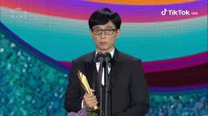 Thereafter, gong yoo did many supporting roles in dramas and movies and hosted the music program music camp in 2004. Did Actors Disrespect Yoo Jae Suk At 57th Baeksang Arts Awards Business Guide Africa