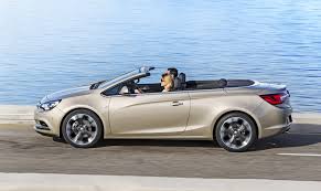 Avec ce grand cabriolet 4 places, la marque au blitz souhaite proposer un véhicule haut de gamme à partir de 29 990 euros. Opel Cascada Luxus Fur Die Mittelklasse Magazin
