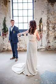 Maybe you would like to learn more about one of these? Hochzeit Einmal Anders Vintage Style Trifft Auf Industrial Chic Heiraten Exklusiv Http Www Hochzeitswahn De Hochzeit Vintage Hochzeit Hochzeitskleid Spitze