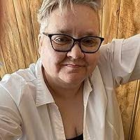 Lisa Hyatt's Instagram, Twitter & Facebook