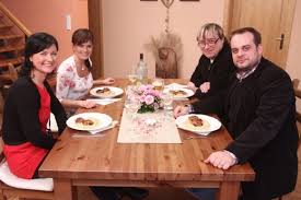 Na stejné stránce naleznete i další videa z pořadu prostřeno tento týden jako např. Tyden Cz Vip Prostreno V Zastere Se Predvede Olga Sipkova I Kreslir Petr Urban