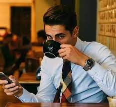 وقف مكانه متسمرا دون حراك وانا لا استطيع ان اكسو نفسي. Ø±Ø¬Ù„ ÙŠØ´Ø±Ø¨ Ù‚Ù‡ÙˆØ© Cooknays Com