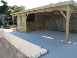 abri de jardin toit plat avec auvent bucher abri de jardin construction bois auvent