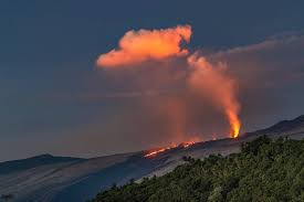 New eruption continues the eruption that started yesterday evening continues. Piton De La Fournaise Volcano La Reunion France Eruption Continues Slight Increase In Intensity Volcanodiscovery