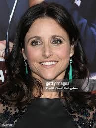 Annie Simons's Instagram, Twitter & Facebook