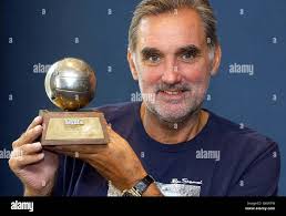 Football legend george best hi-res stock photography and images